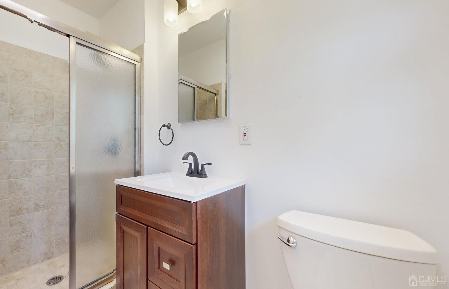 73 Warrenville Road Middlesex, NJ 08846 - Photo 14 of 28