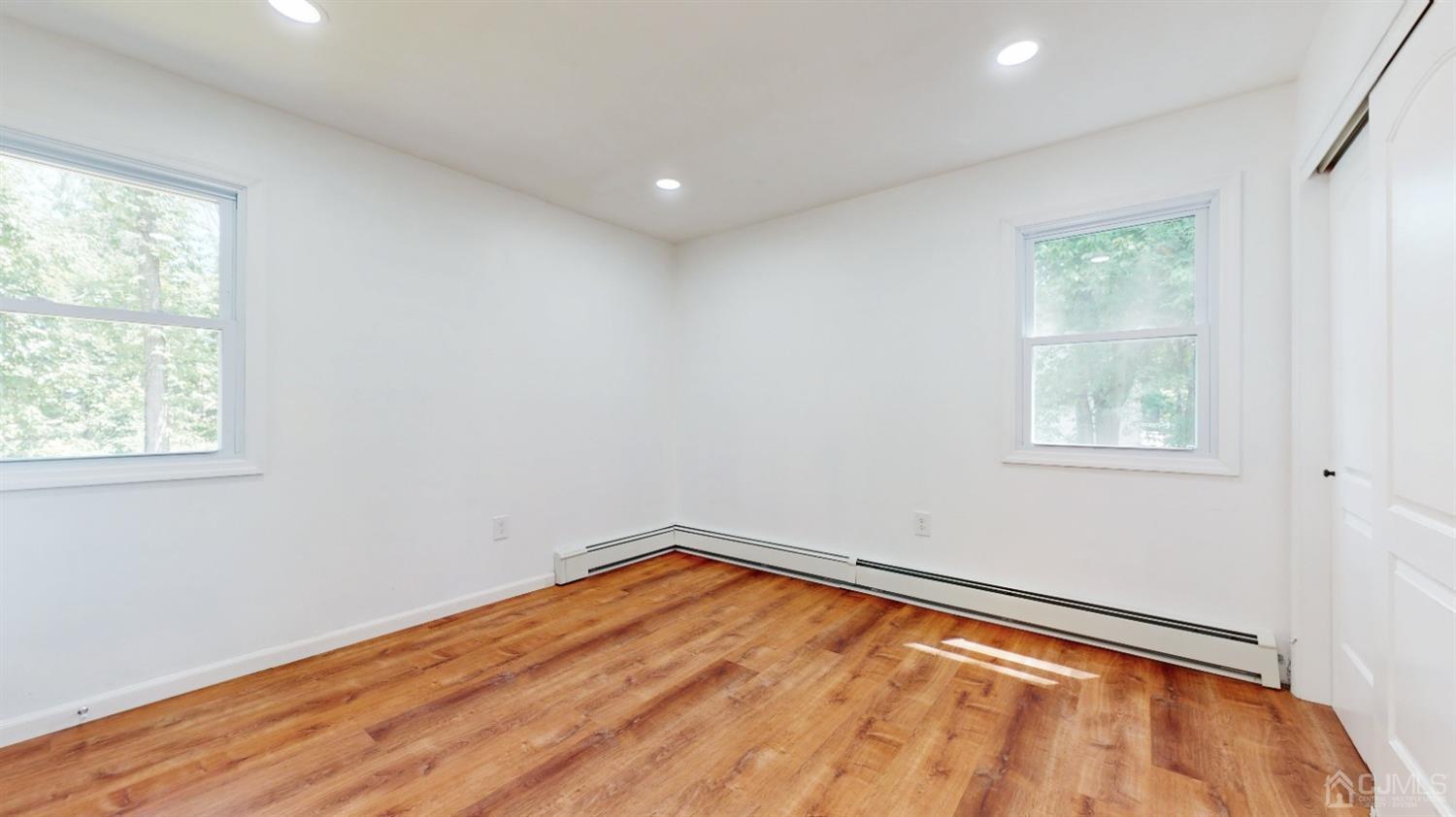 73 Warrenville Road Middlesex, NJ 08846 - Photo 15 of 28