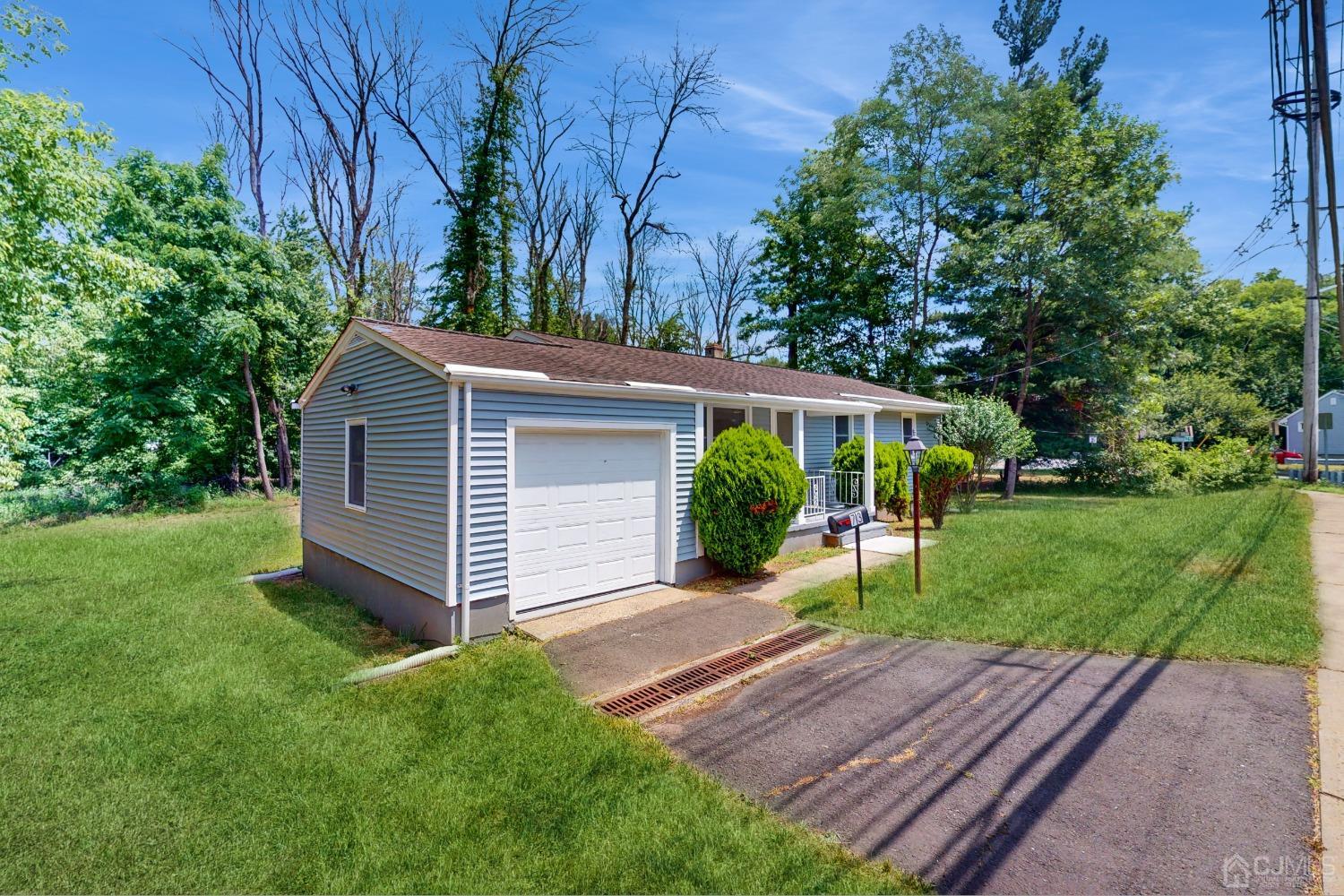 73 Warrenville Road Middlesex, NJ 08846 - Photo 3 of 28