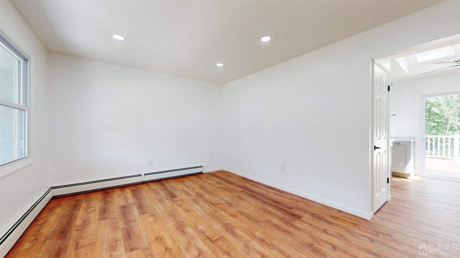 73 Warrenville Road Middlesex, NJ 08846 - Photo 4 of 28