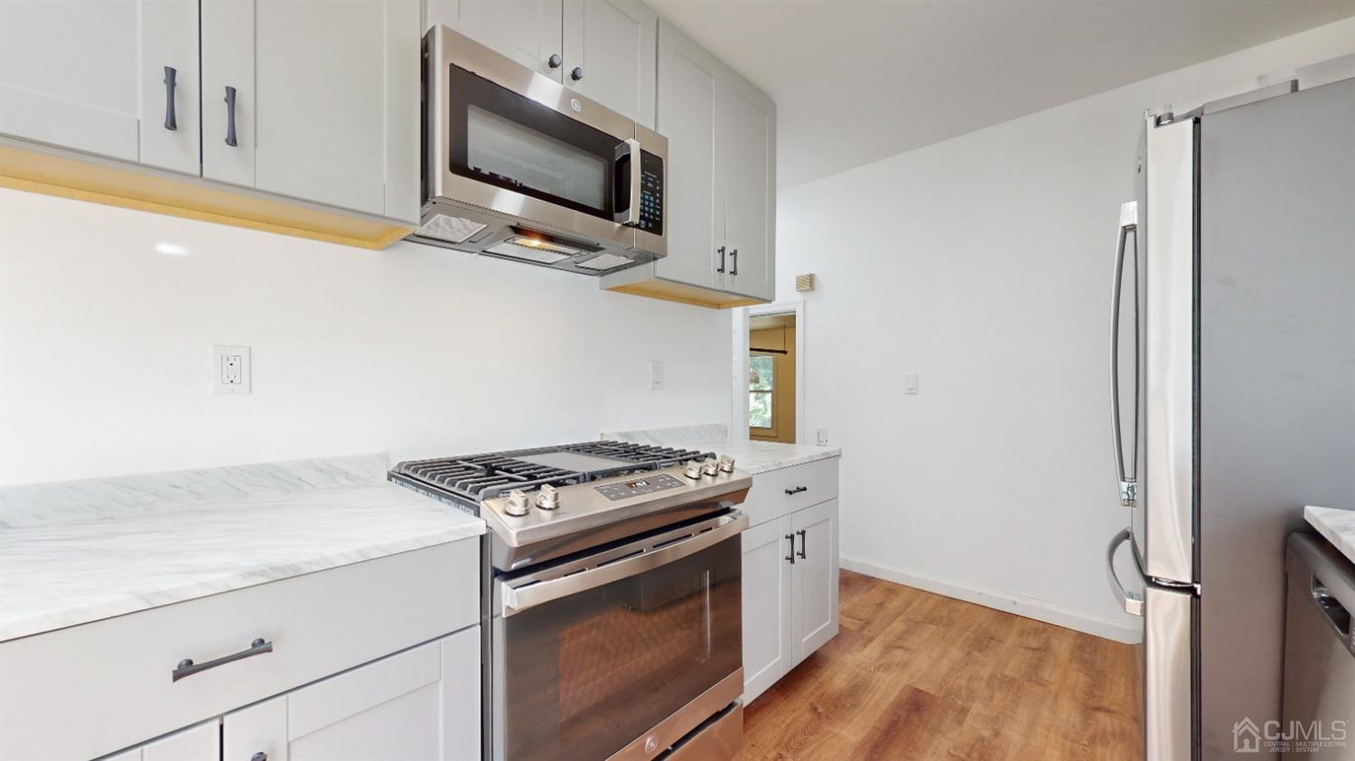 73 Warrenville Road Middlesex, NJ 08846 - Photo 8 of 28