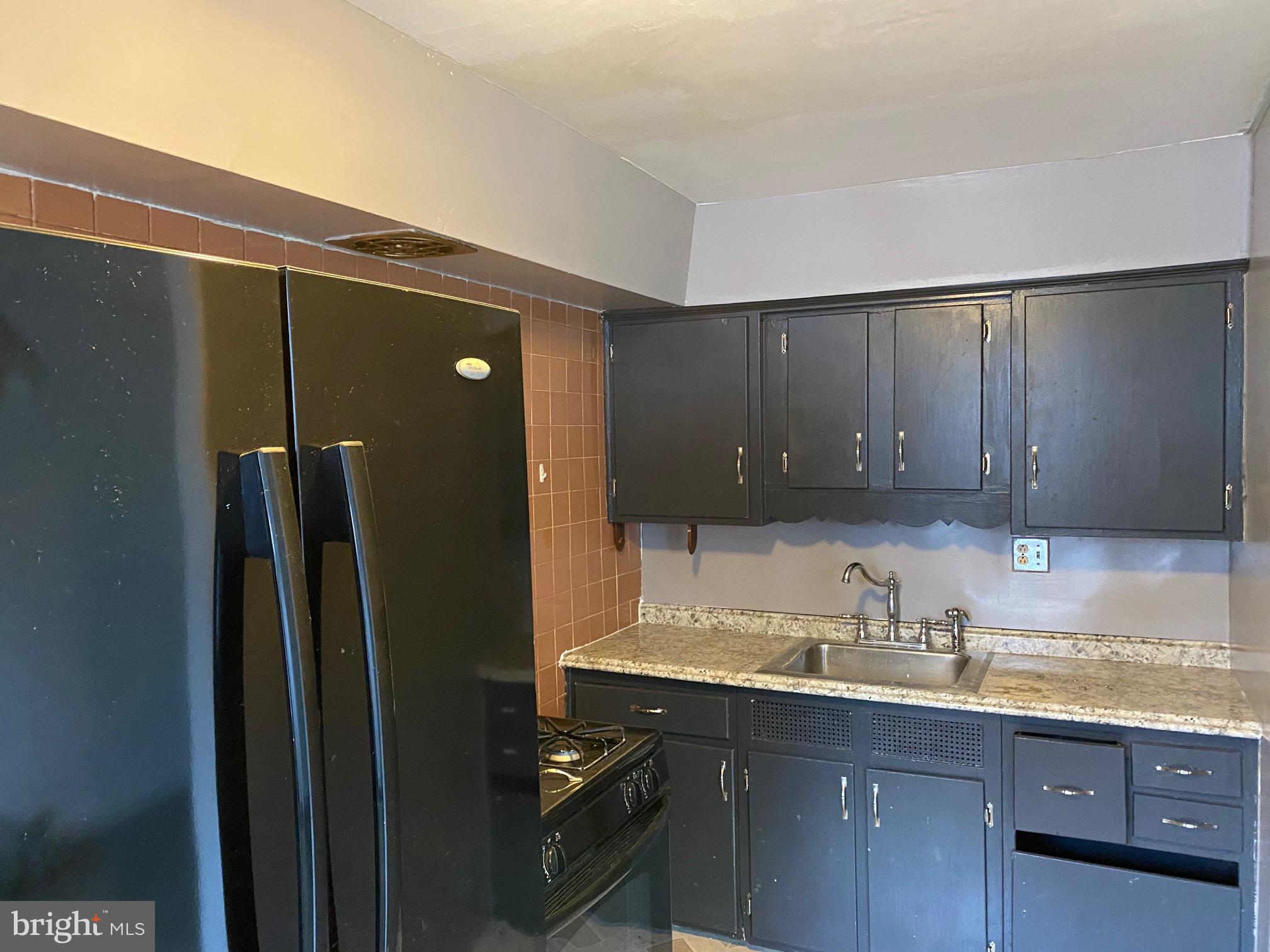 248 Spring Valley Road Darby, PA 19023 - Photo 4 of 15