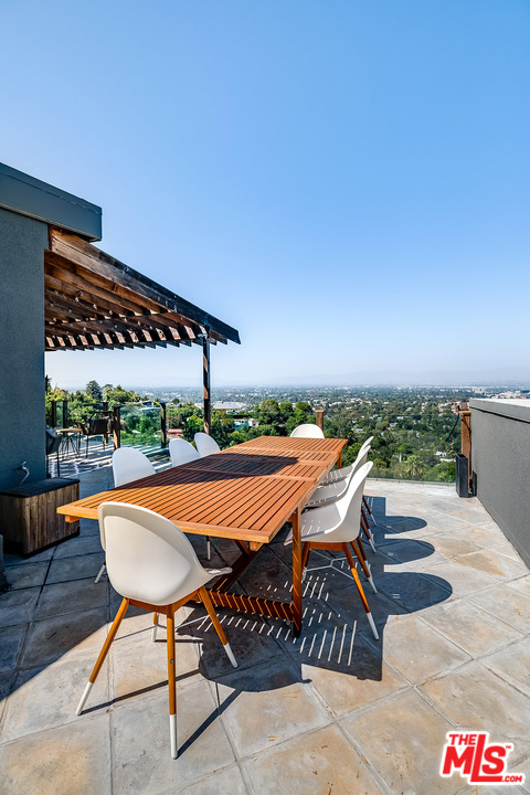 11458 Laurelcrest Road Studio City, CA 91604 - Photo 13 of 30 a outdoor view with sitting space
