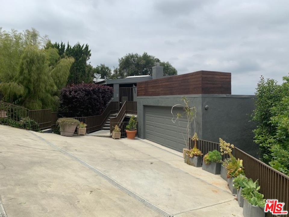 11458 Laurelcrest Road Studio City, CA 91604 - Photo 5 of 30 a house with trees in the background