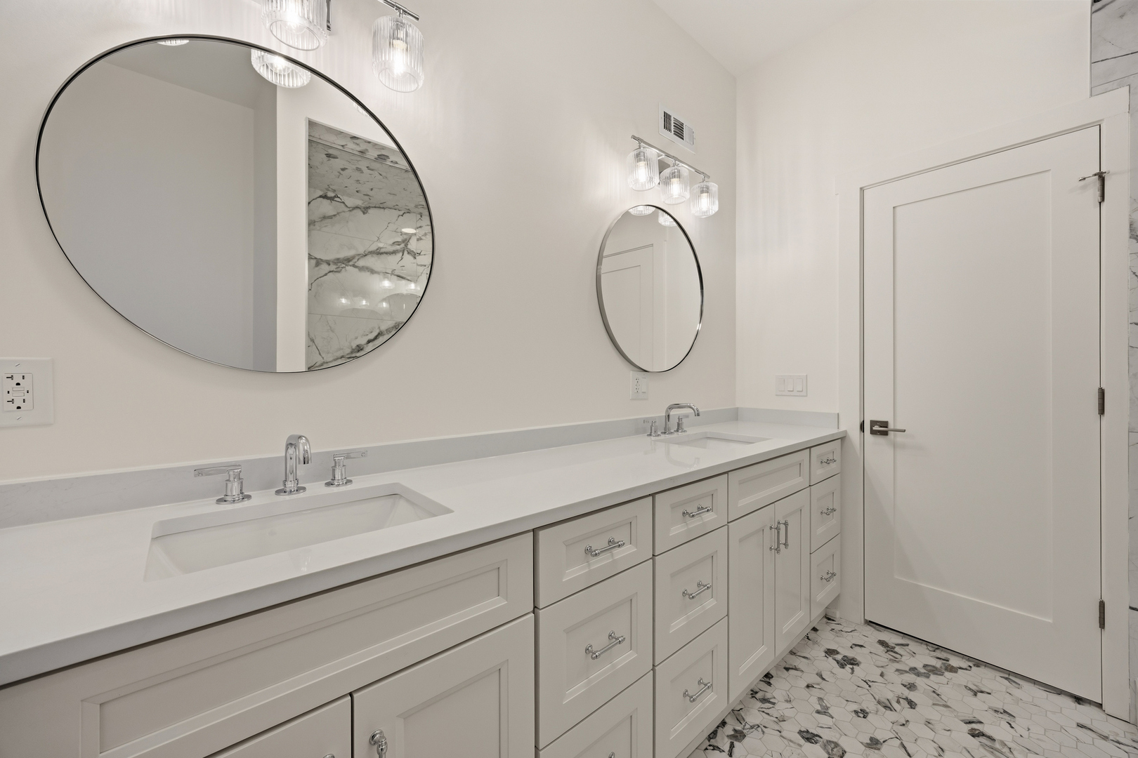 2107 North Clark Street Chicago, IL 60614 - Photo 18 of 39