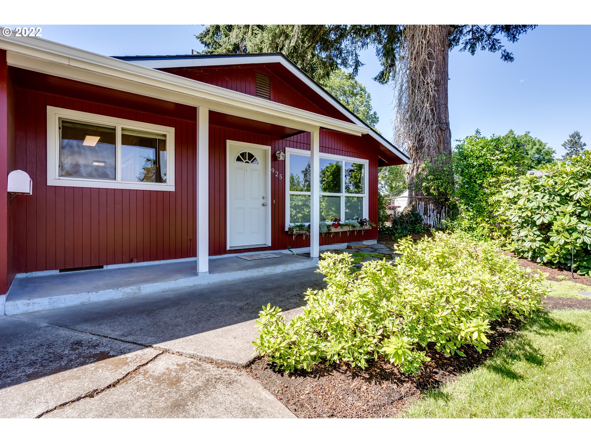 925 Olympic Street Springfield, OR 97477 - Photo 4 of 32