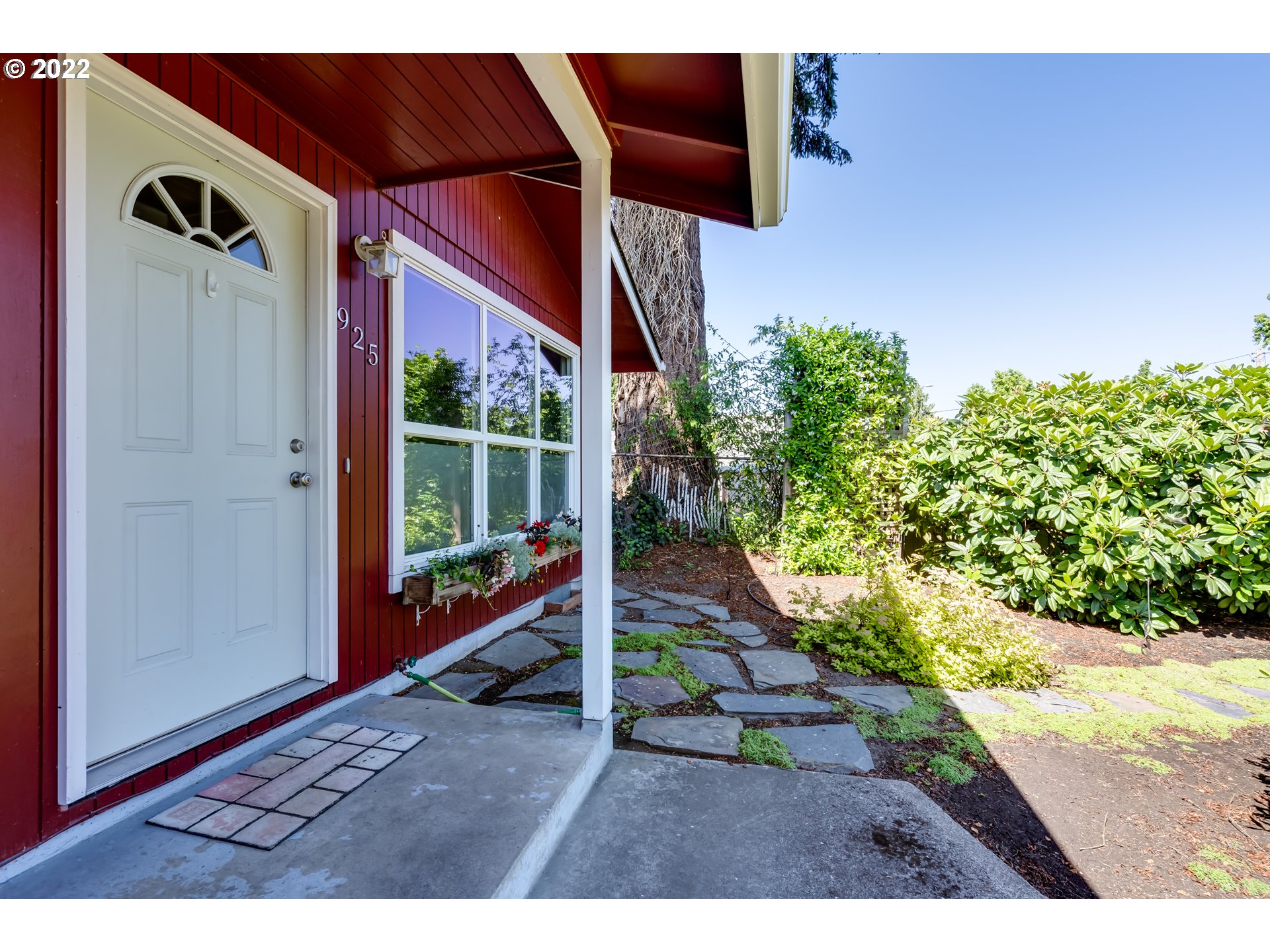 925 Olympic Street Springfield, OR 97477 - Photo 5 of 32