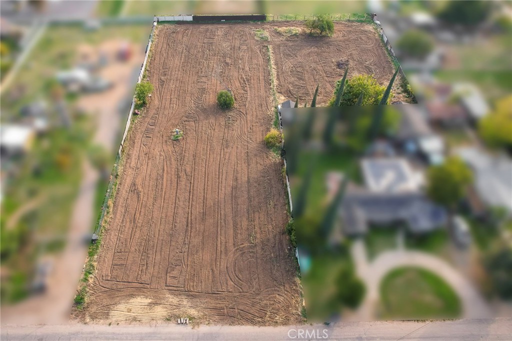 5526 East Inyo Street Fresno, CA 93727 - Photo 2 of 8 a view of a tree with a plant