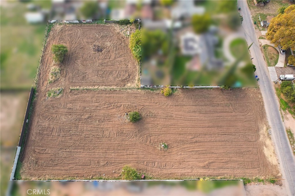 5526 East Inyo Street Fresno, CA 93727 - Photo 3 of 8 a view of a brick wall