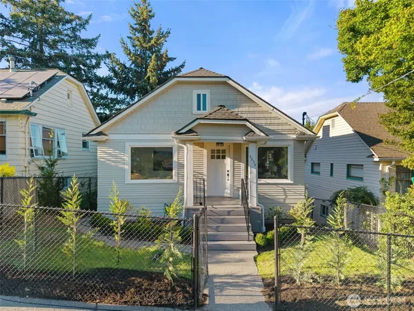 $749,950 | 4236 South Findlay Street, Seattle, WA 98118