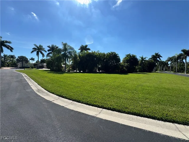 a view of a golf course