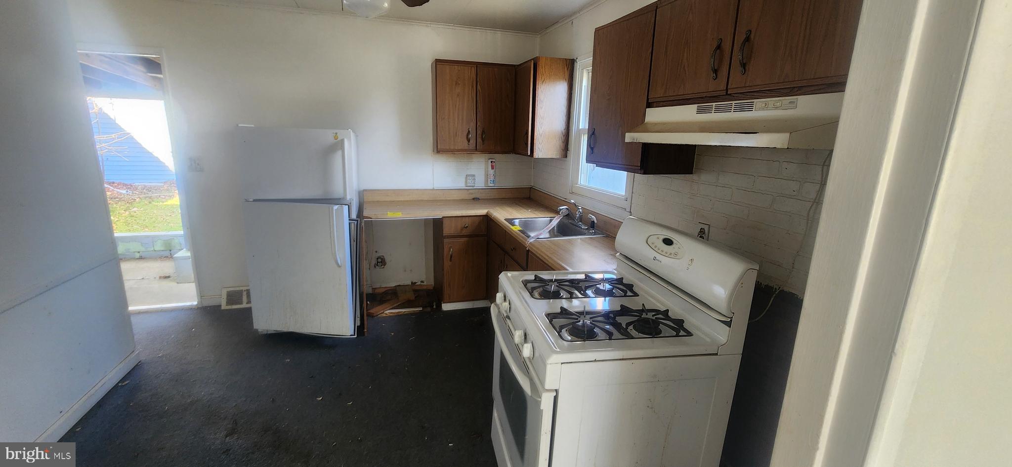 102 Cedarmere Road Owings Mills, MD 21117 - Photo 6 of 14 a kitchen with stainless steel appliances granite countertop a refrigerator and a stove