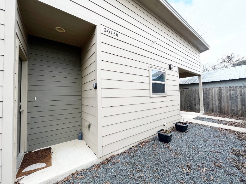 2012 Willow Street, Unit B Austin, TX 78702 - Photo 14 of 15 a view of a back yard of the house