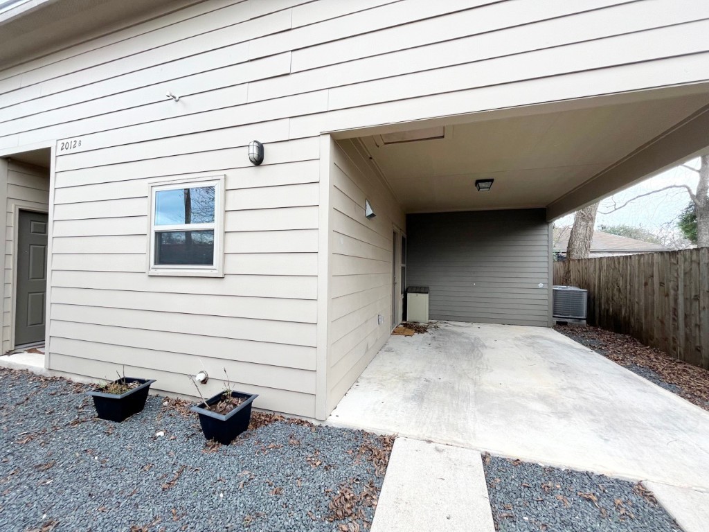 2012 Willow Street, Unit B Austin, TX 78702 - Photo 15 of 15 a view of backyard of the house
