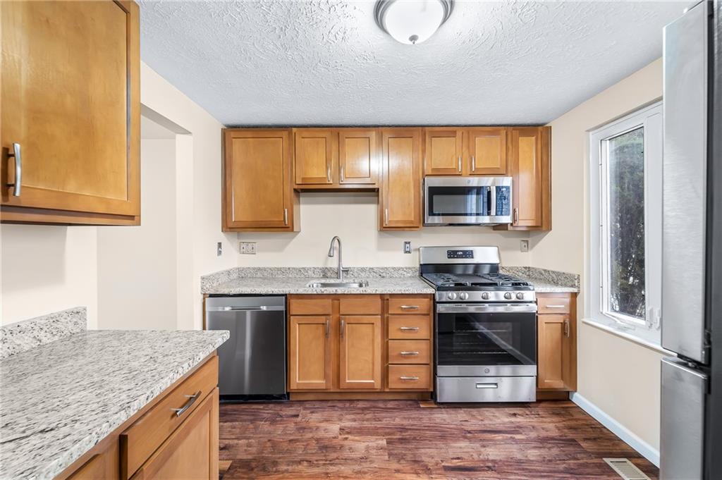 349 Ridge Point Circle Bridgeville, PA 15017 - Photo 3 of 25 Gallery Image 3