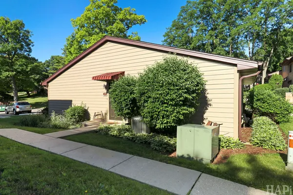 $185,000 | 71 Mariner Lane North, Unit 71, Fox Lake, IL 60020