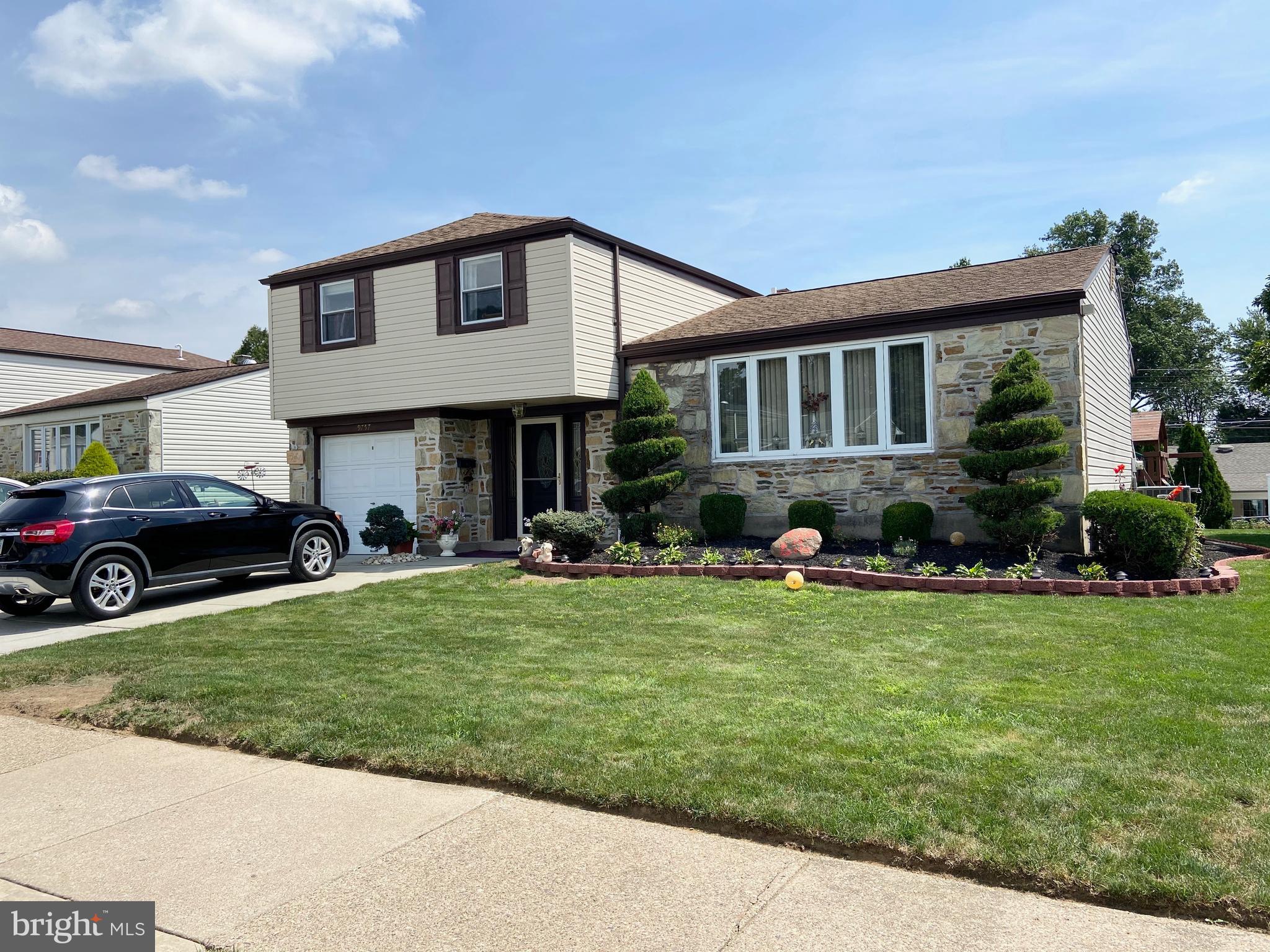 9757 Susan Road Philadelphia, PA 19115 - Photo 1 of 37