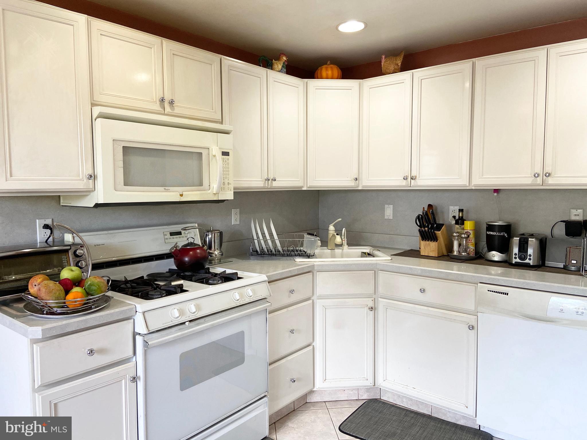 9757 Susan Road Philadelphia, PA 19115 - Photo 16 of 37 Kitchen
