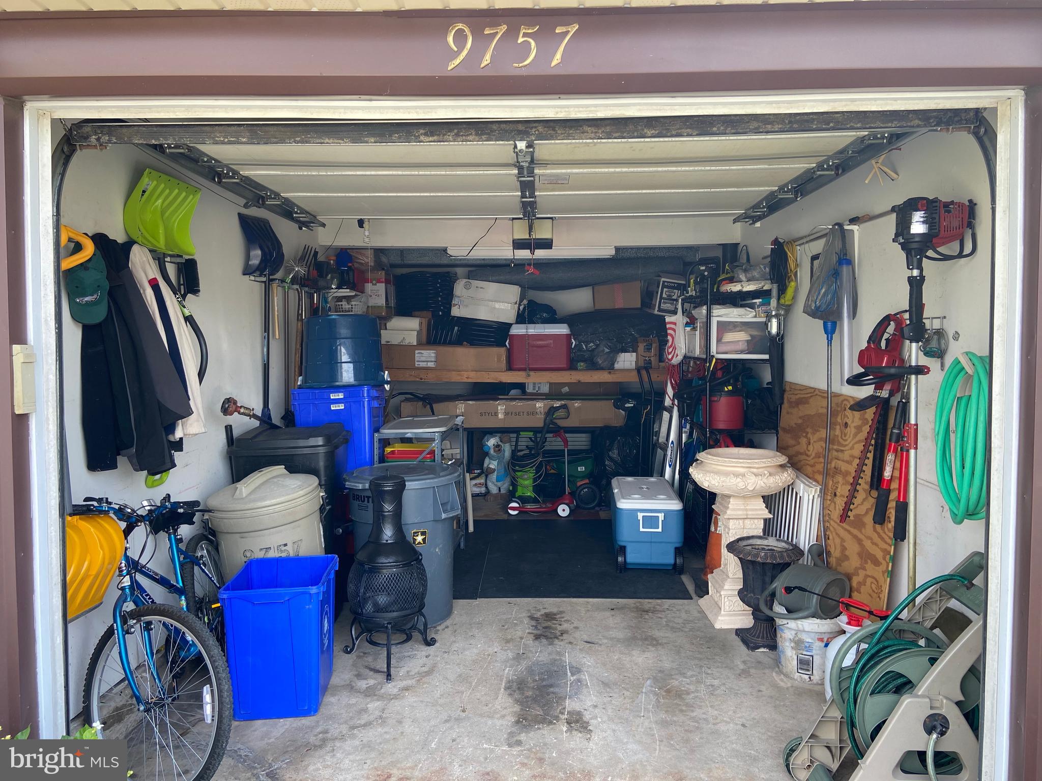 9757 Susan Road Philadelphia, PA 19115 - Photo 3 of 37 Garage