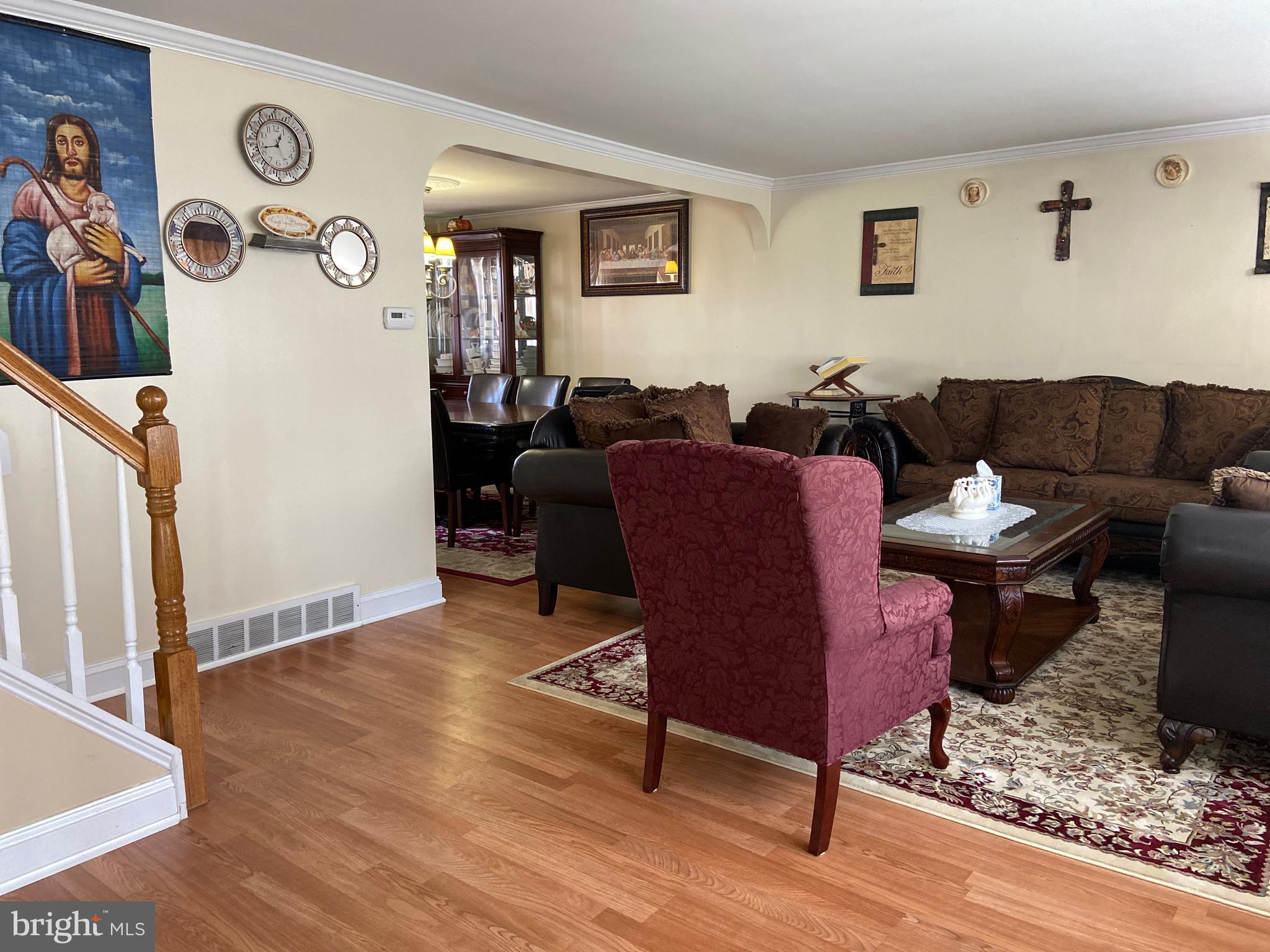 9757 Susan Road Philadelphia, PA 19115 - Photo 23 of 37 Living Room