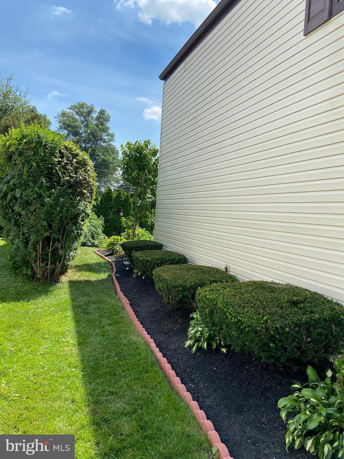 9757 Susan Road Philadelphia, PA 19115 - Photo 4 of 37 Side Yard