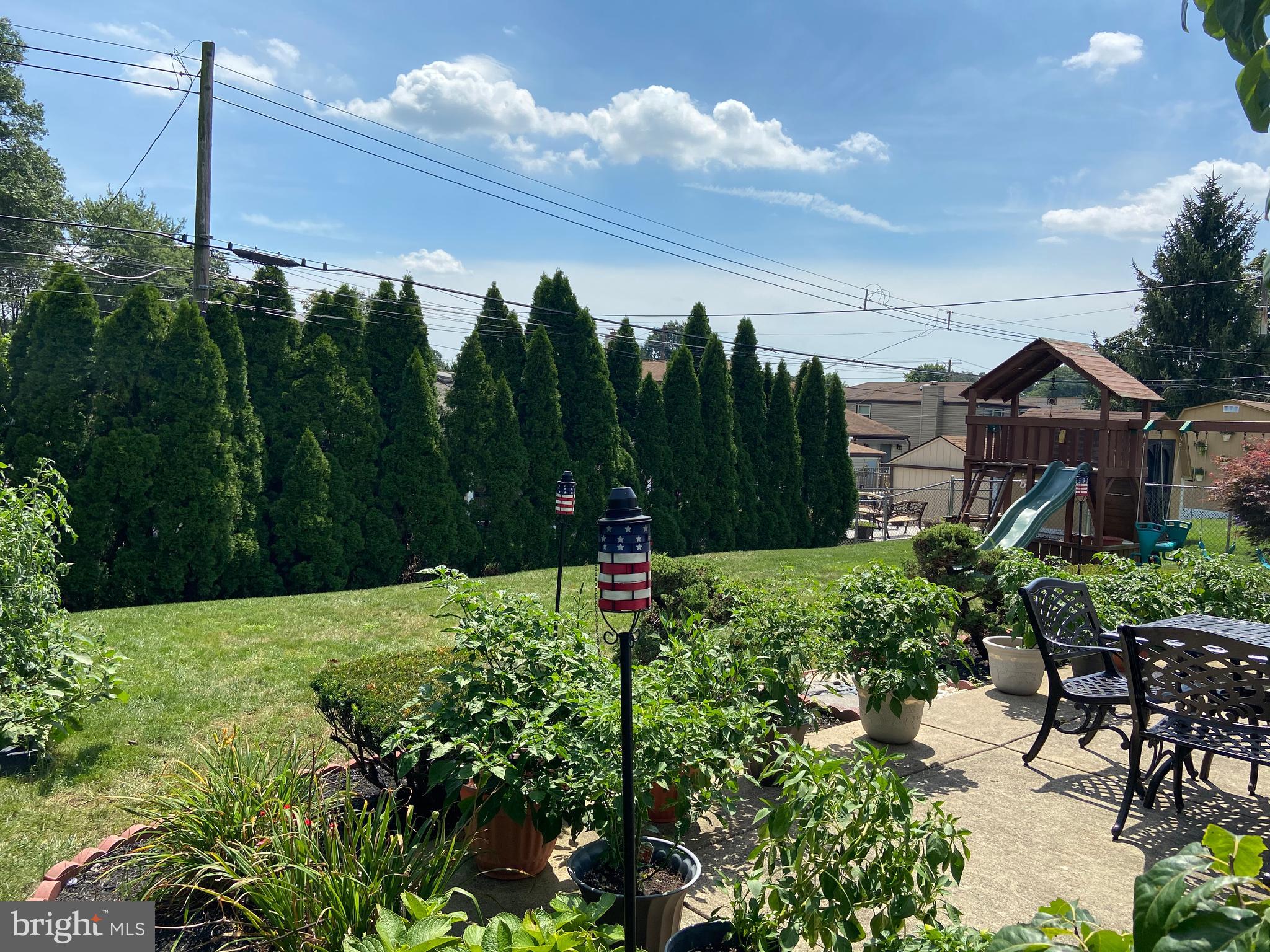 9757 Susan Road Philadelphia, PA 19115 - Photo 5 of 37 Backyard