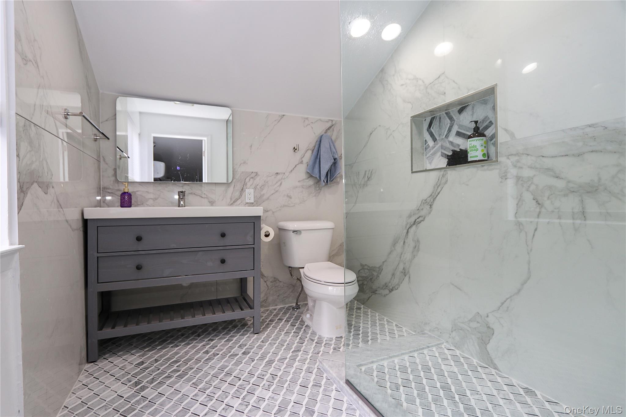 35 Old Pond Road Great Neck, NY 11023 - Photo 17 of 21