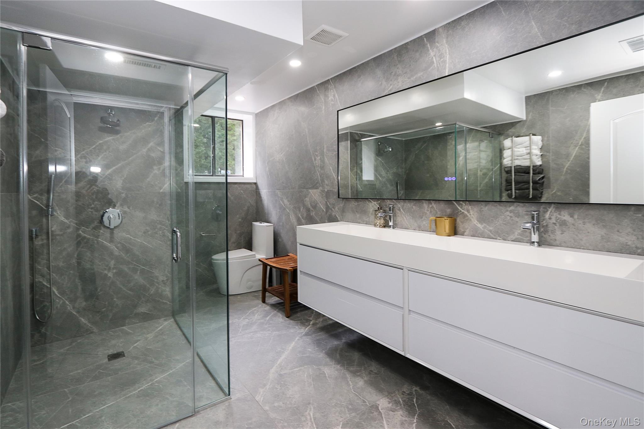 35 Old Pond Road Great Neck, NY 11023 - Photo 19 of 21