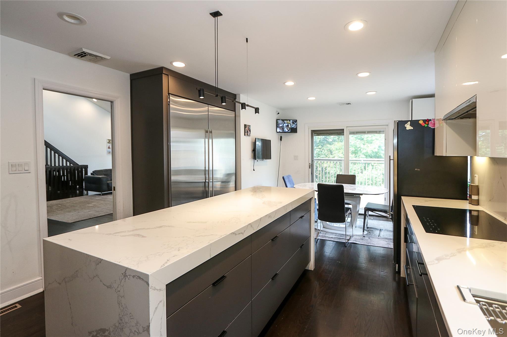 35 Old Pond Road Great Neck, NY 11023 - Photo 9 of 21