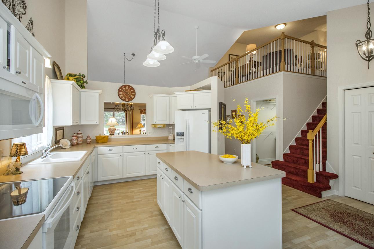 9108 Medley Road Golden Valley, MN 55427 - Photo 3 of 33 Gallery Image 3