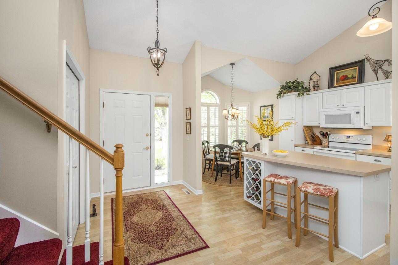 9108 Medley Road Golden Valley, MN 55427 - Photo 4 of 33 Gallery Image 4