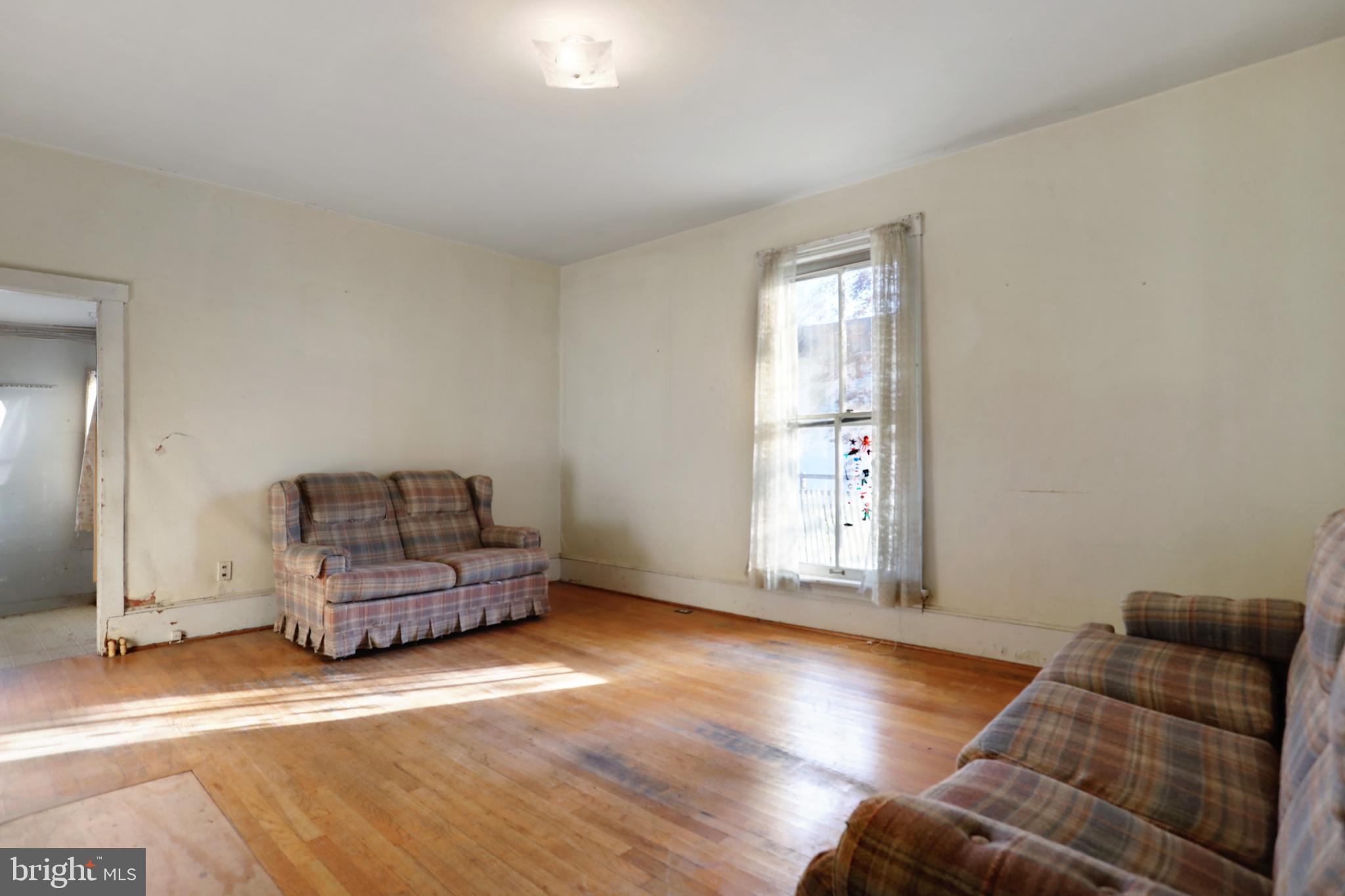 779 Long Corner Road Mount Airy, MD 21771 - Photo 5 of 26 Living Room