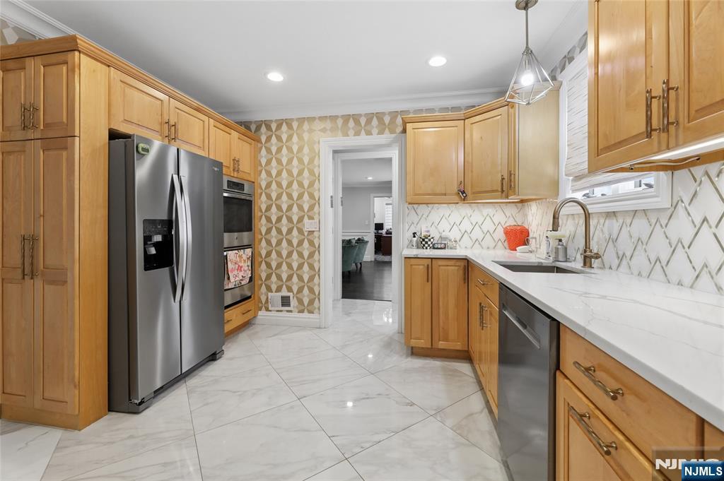 1474 Windsor Road Teaneck, NJ 07666 - Photo 16 of 41