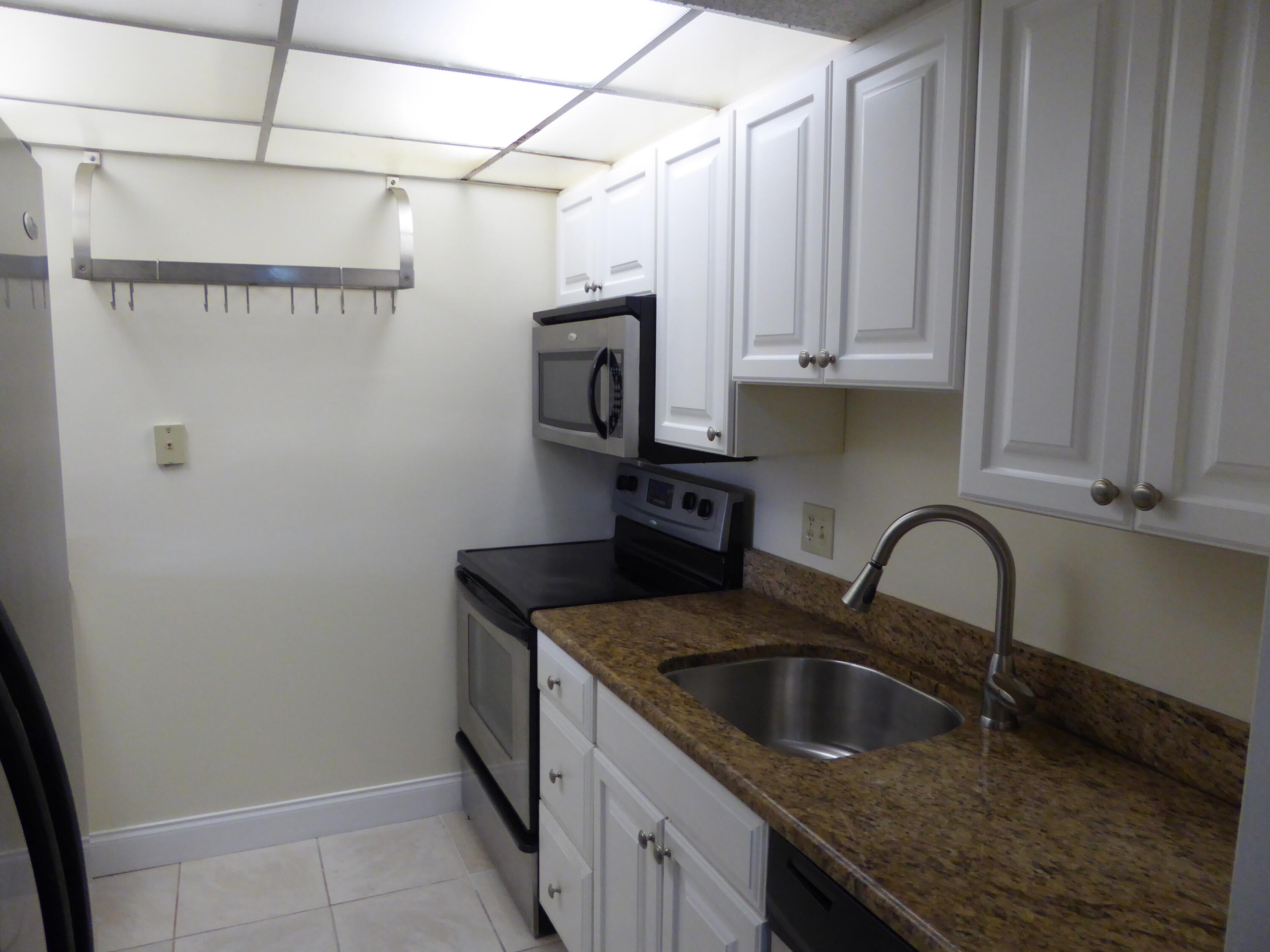 755 Dotterel Road, Unit 1301 Delray Beach, FL 33444 - Photo 8 of 27 Kitchen