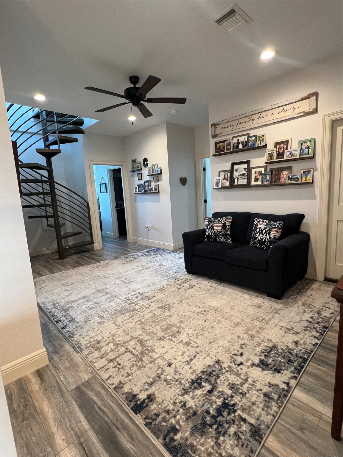 7165 Backridge Road Sabine Pass, TX 77655 - Photo 19 of 49 a living room with furniture