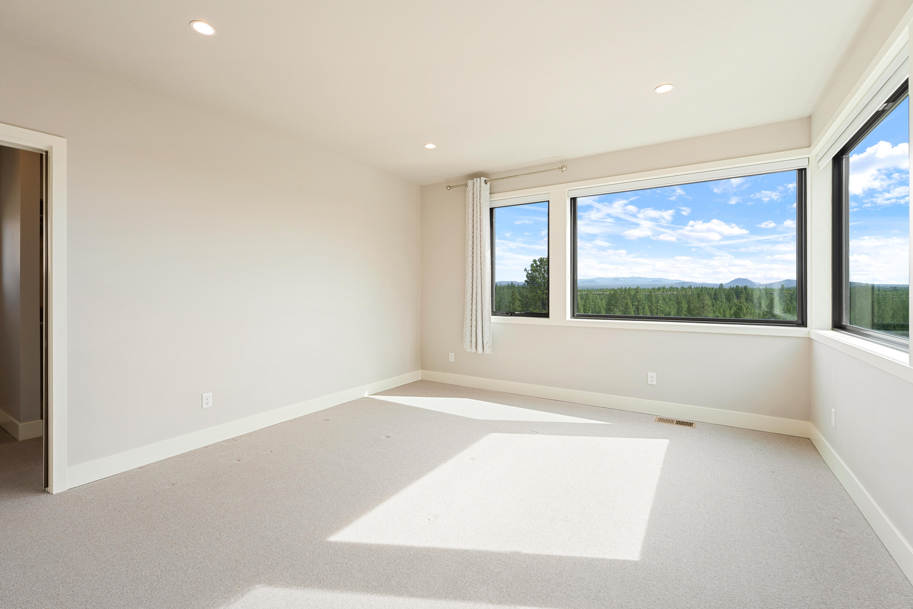 19155 Gateway Loop Bend, OR 97702 - Photo 22 of 43 Gallery Image 22