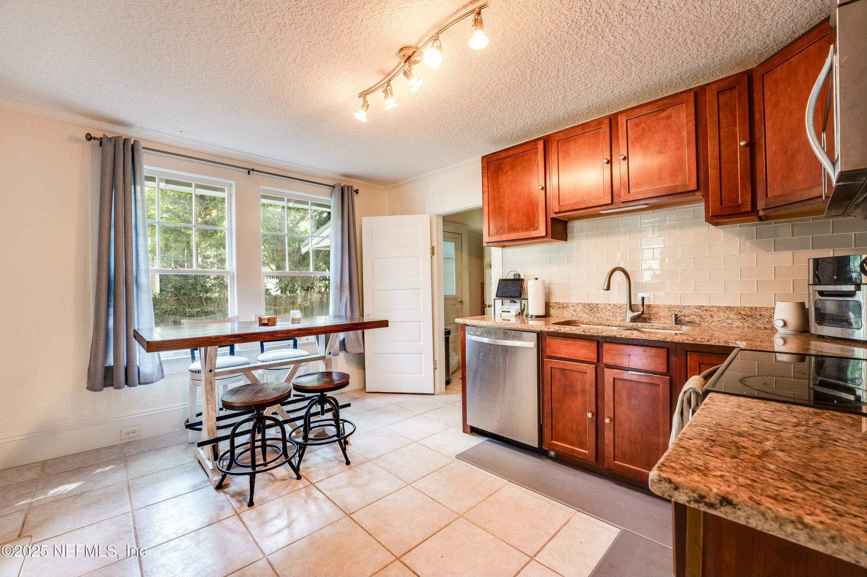 3878 Valencia Road Jacksonville, FL 32205 - Photo 12 of 29 tempImageOdqlrS