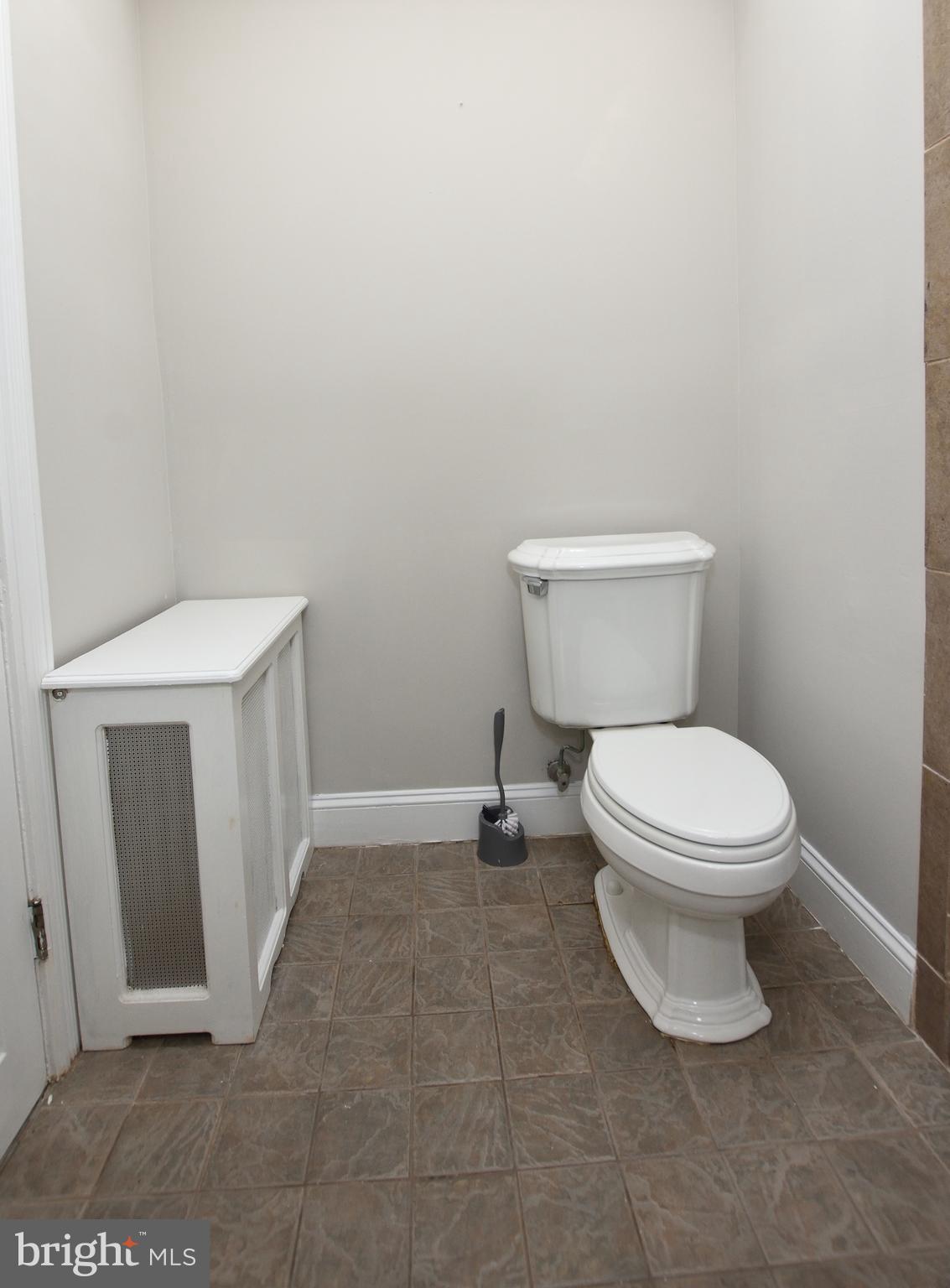 242 Sanford Road Upper Darby, PA 19082 - Photo 16 of 31