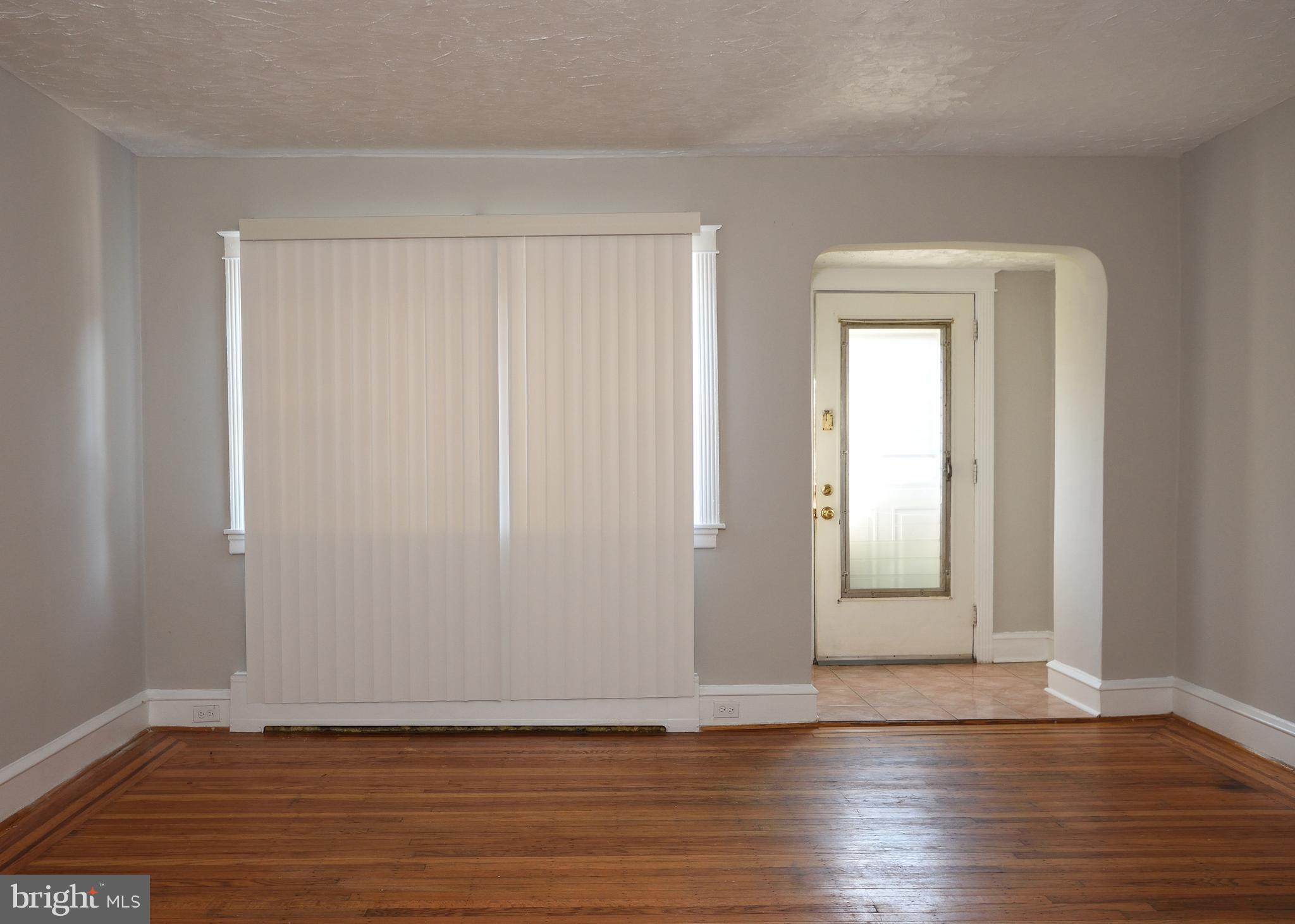 242 Sanford Road Upper Darby, PA 19082 - Photo 2 of 31