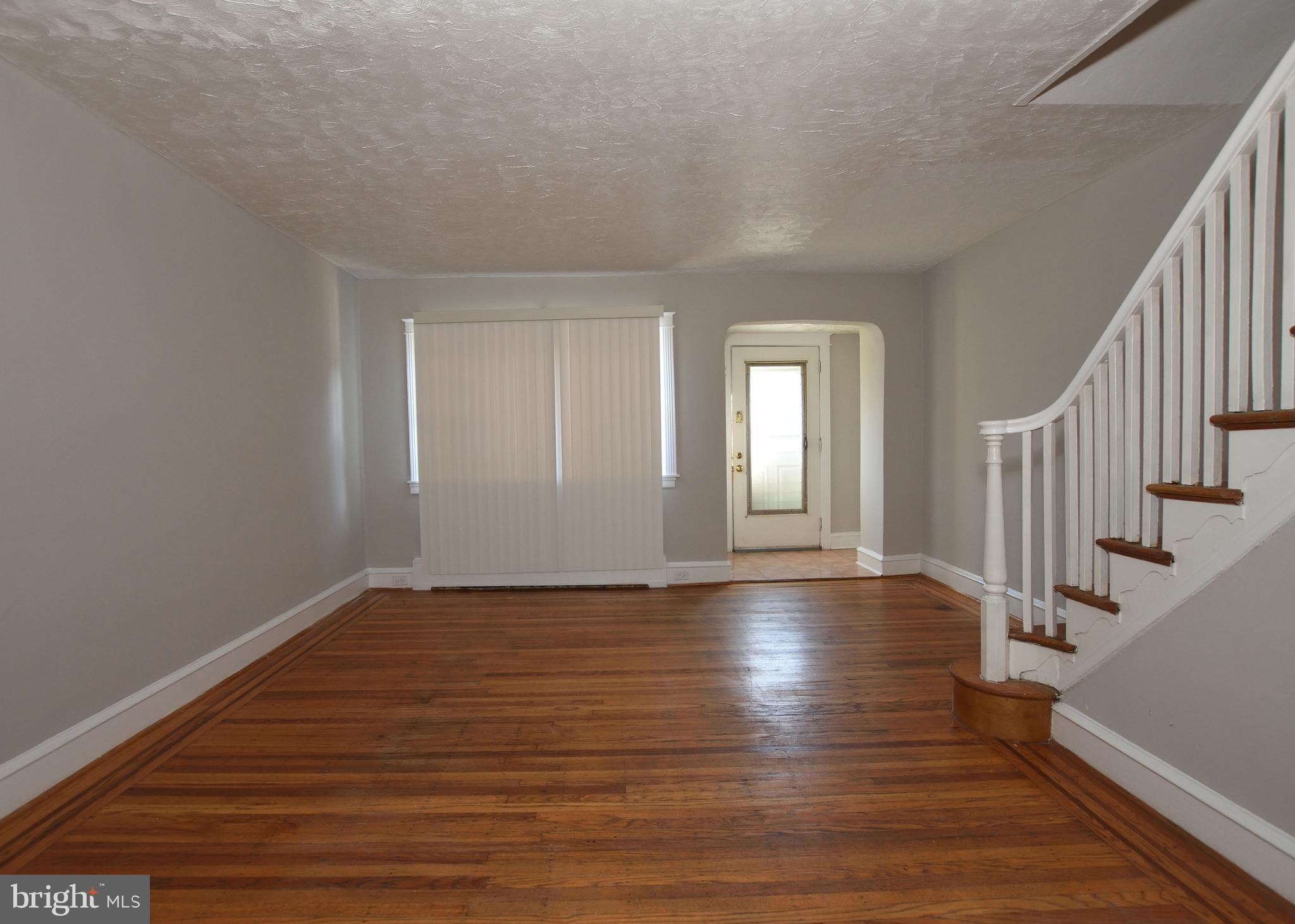 242 Sanford Road Upper Darby, PA 19082 - Photo 3 of 31