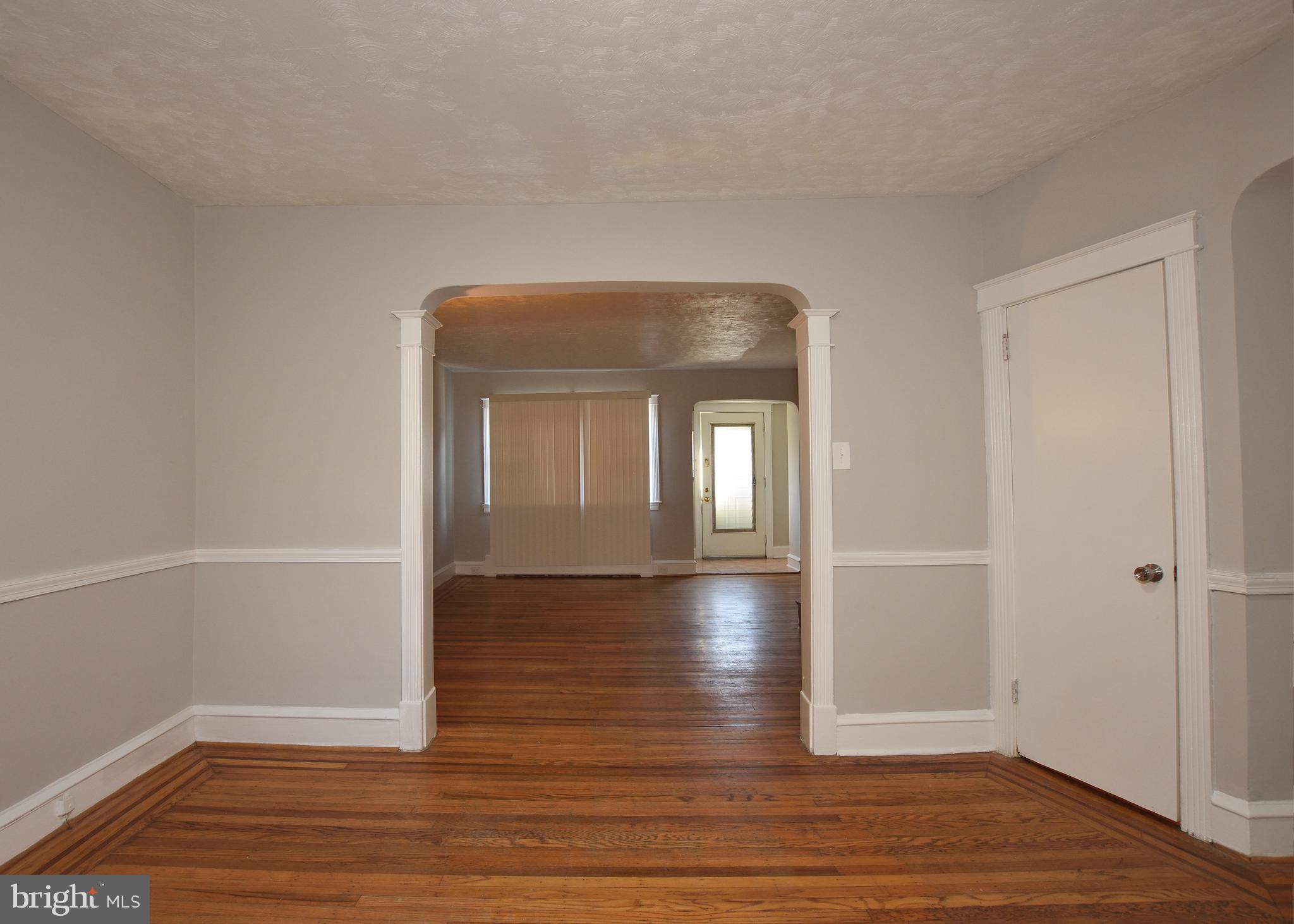 242 Sanford Road Upper Darby, PA 19082 - Photo 4 of 31