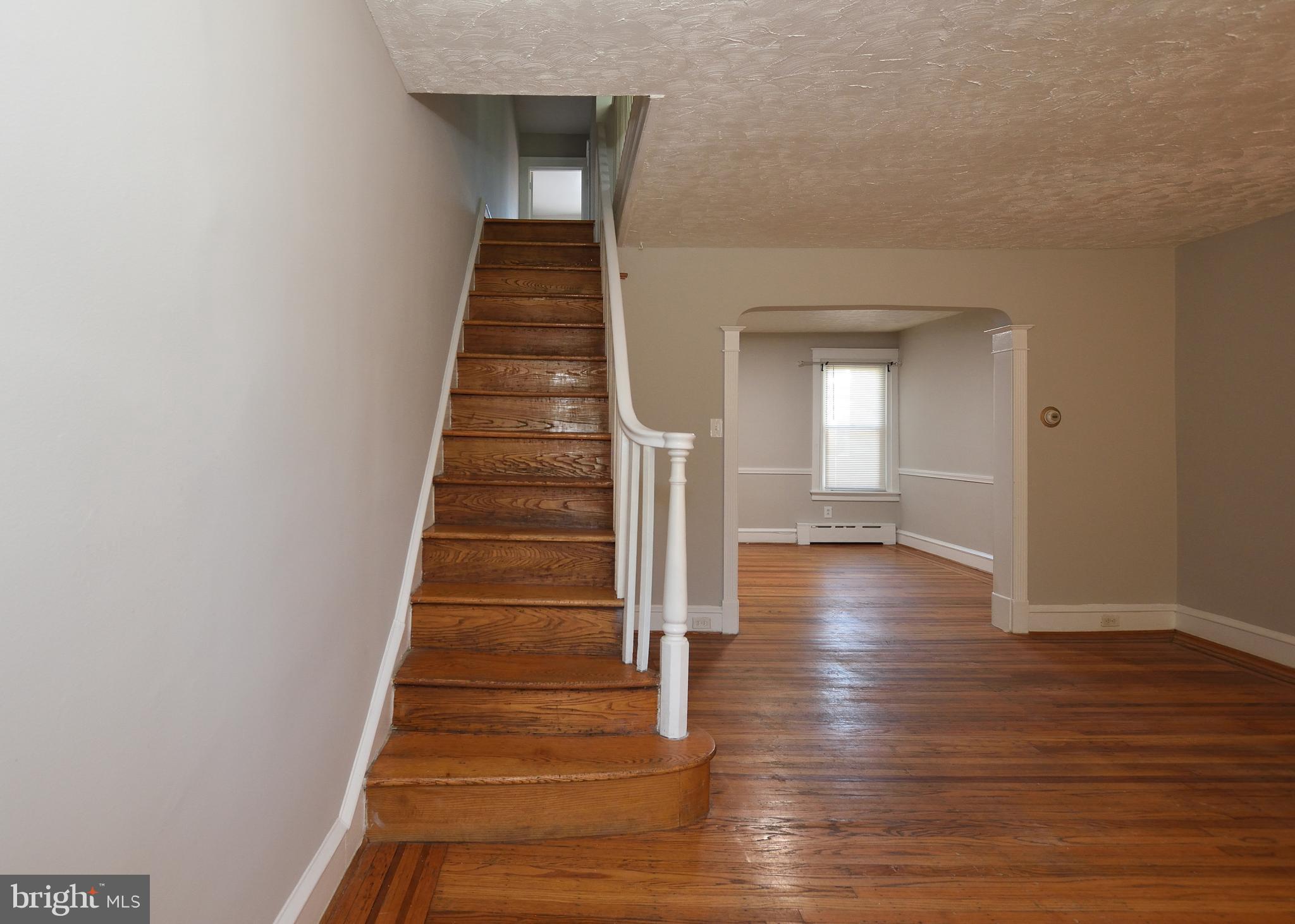 242 Sanford Road Upper Darby, PA 19082 - Photo 5 of 31