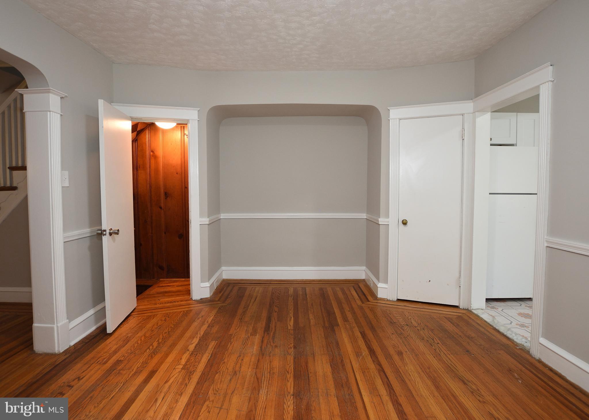 242 Sanford Road Upper Darby, PA 19082 - Photo 7 of 31