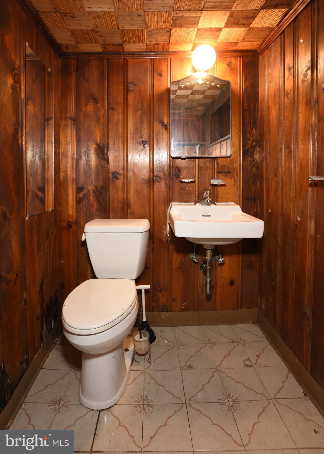 242 Sanford Road Upper Darby, PA 19082 - Photo 9 of 31