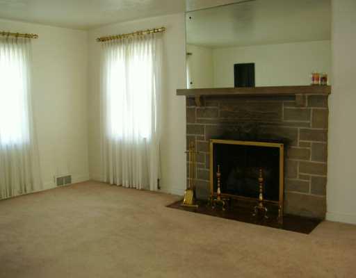 633 Greenlee Road Whitehall, PA 15227 - Photo 2 of 6 Living Room.