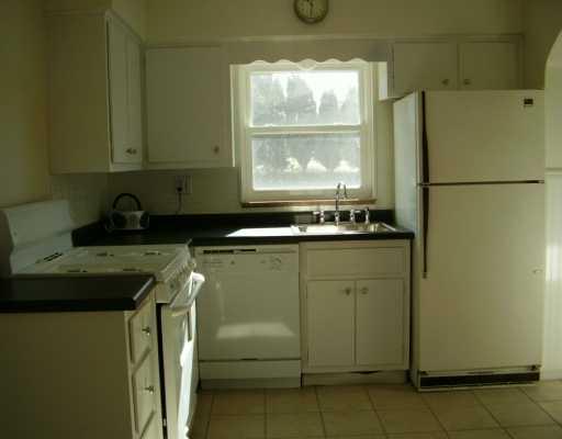 633 Greenlee Road Whitehall, PA 15227 - Photo 4 of 6 Kitchen.