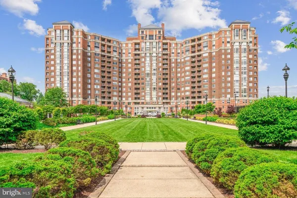 $2,900 | 5809 Nicholson Lane, Unit 514, Rockville, MD 20852
