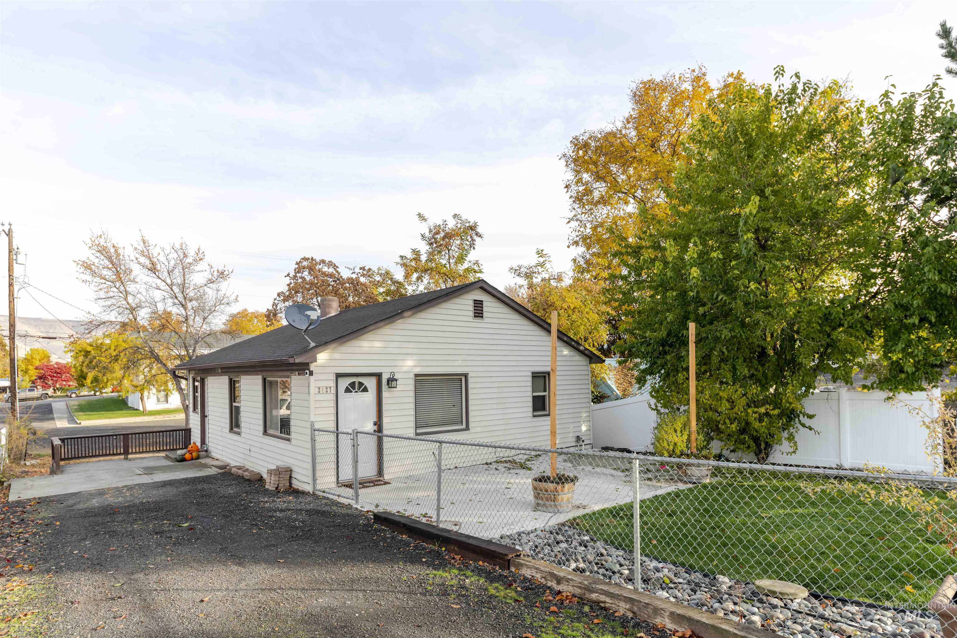 2127 12th Avenue Lewiston, ID 83501 - Photo 2 of 27 View of front of house with a fenced backyard and a chimney