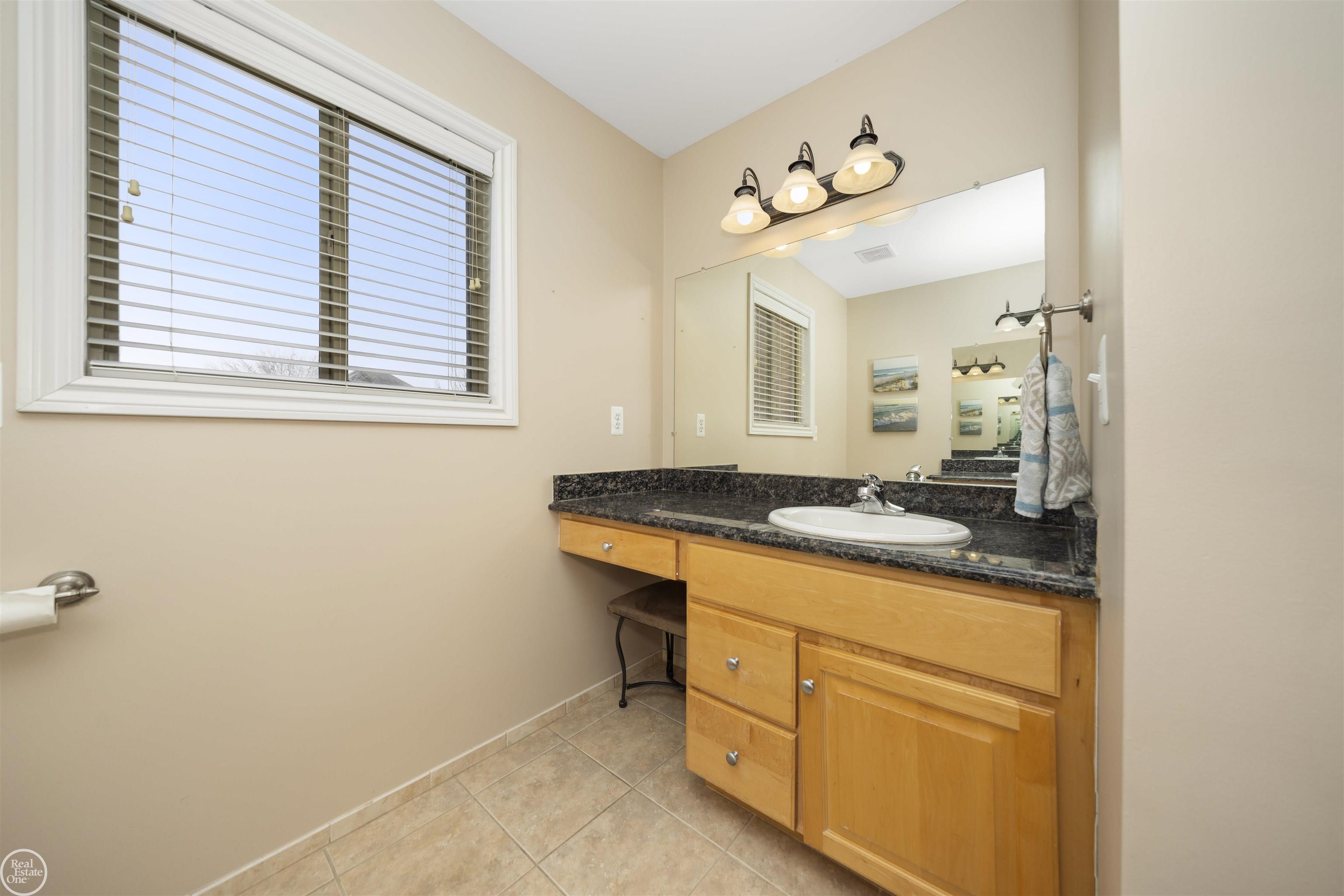 50442 Nesting Ridge Drive Macomb, MI 48044 - Photo 22 of 54 50168039-fbc1d5fe-e787-4b32-afe5-54228807626c.JPG