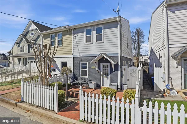 $3,850 | 5015 22nd Street North, Arlington, VA 22207